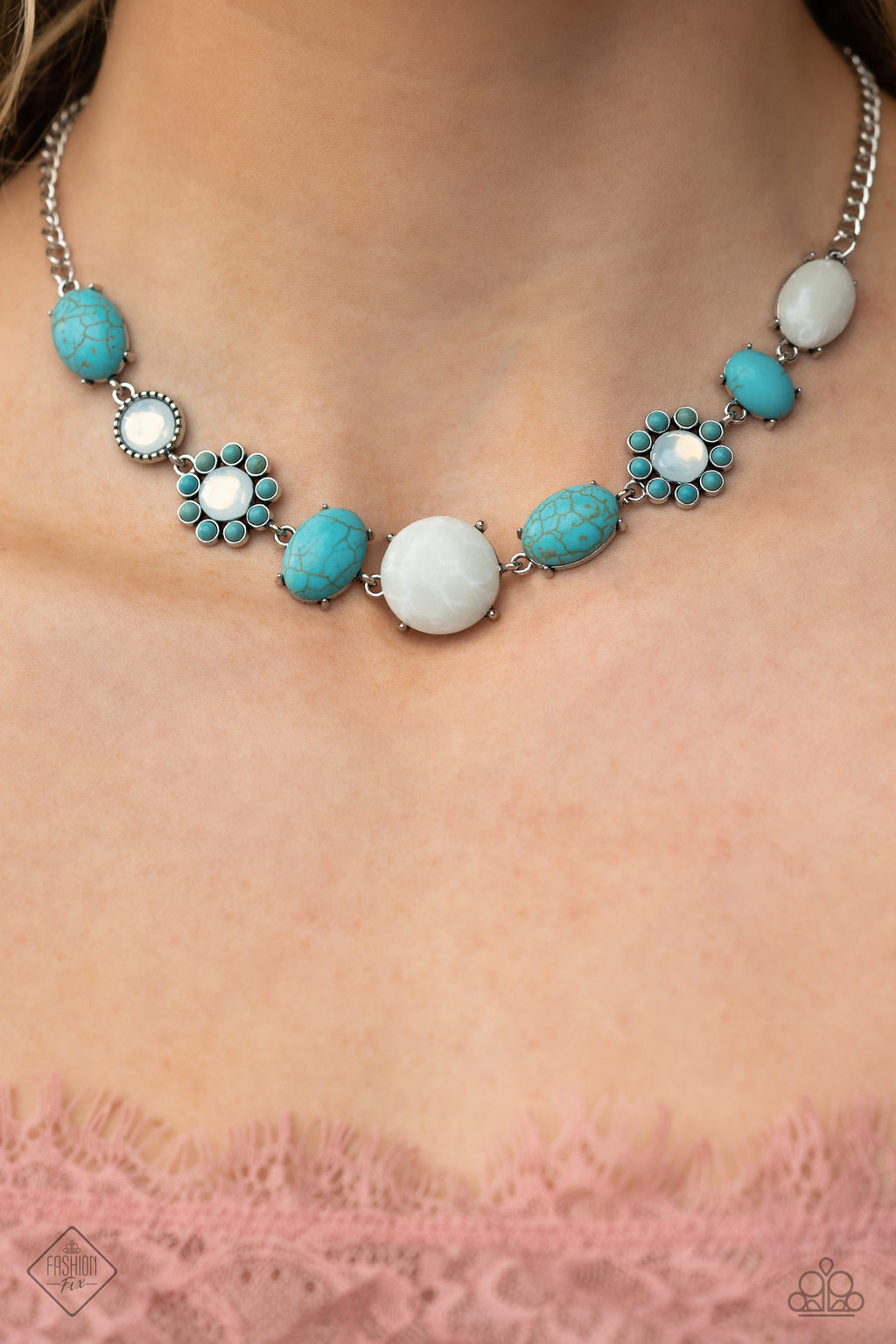 Simply Santa Fe Fashion Fix Set March 2023