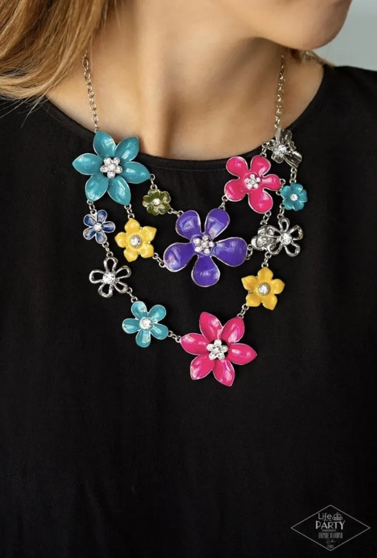 Zi collection necklace with painted flowers.